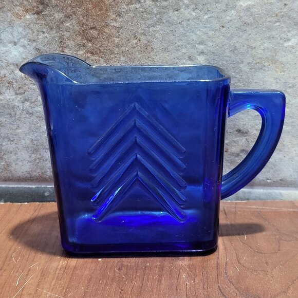 Vintage Cobalt Blue Chevron Pattern Depression Glass Creamer Pitcher - Picture 3 of 12